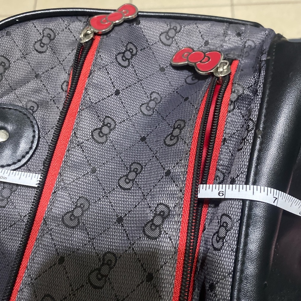 Hello Kitty Purse - Picture 7 of 12